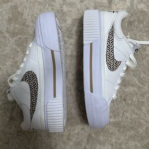 Nike Court Legacy Lift